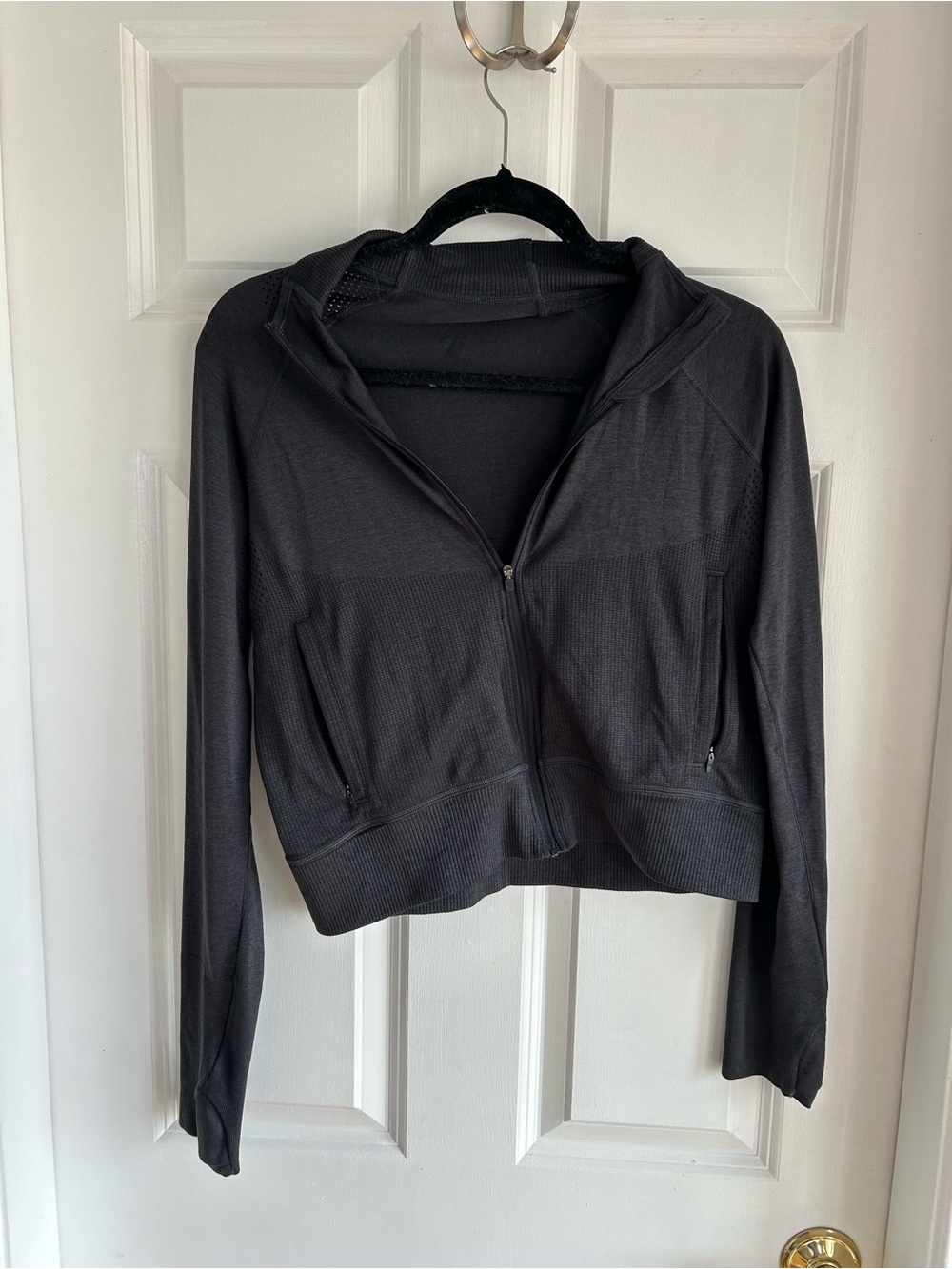 Lululemon Breathable Tectured Knit Training Jacket Black Graphite Grey. Size 8